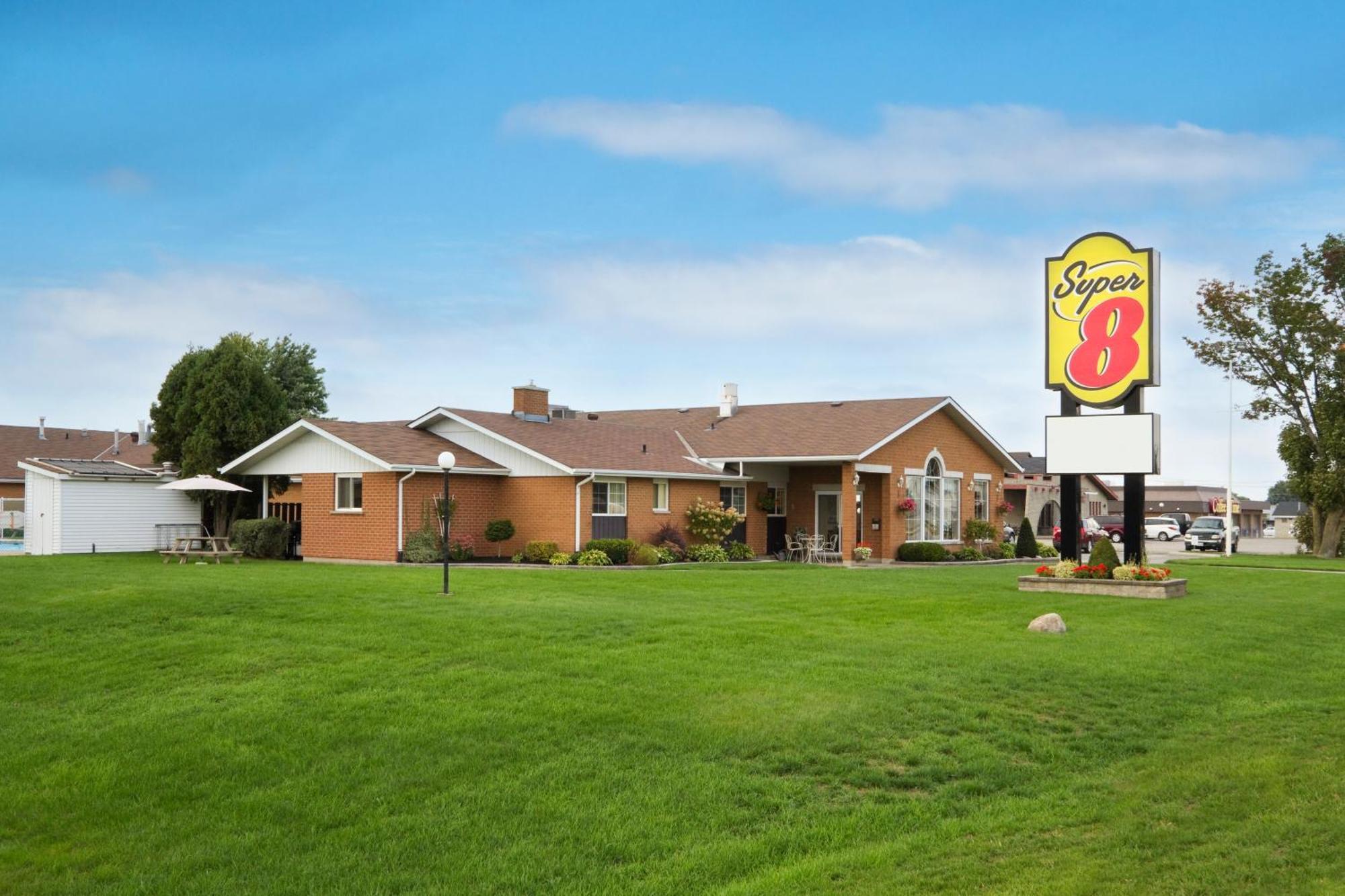 Super 8 By Wyndham Port Elgin Hotell Exteriör bild