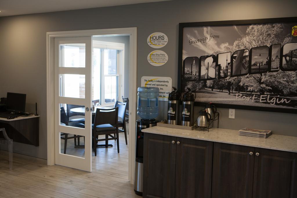 Super 8 By Wyndham Port Elgin Hotell Exteriör bild