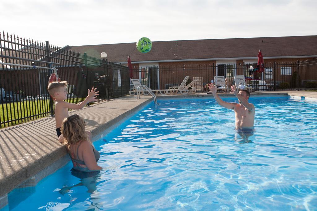 Super 8 By Wyndham Port Elgin Hotell Exteriör bild