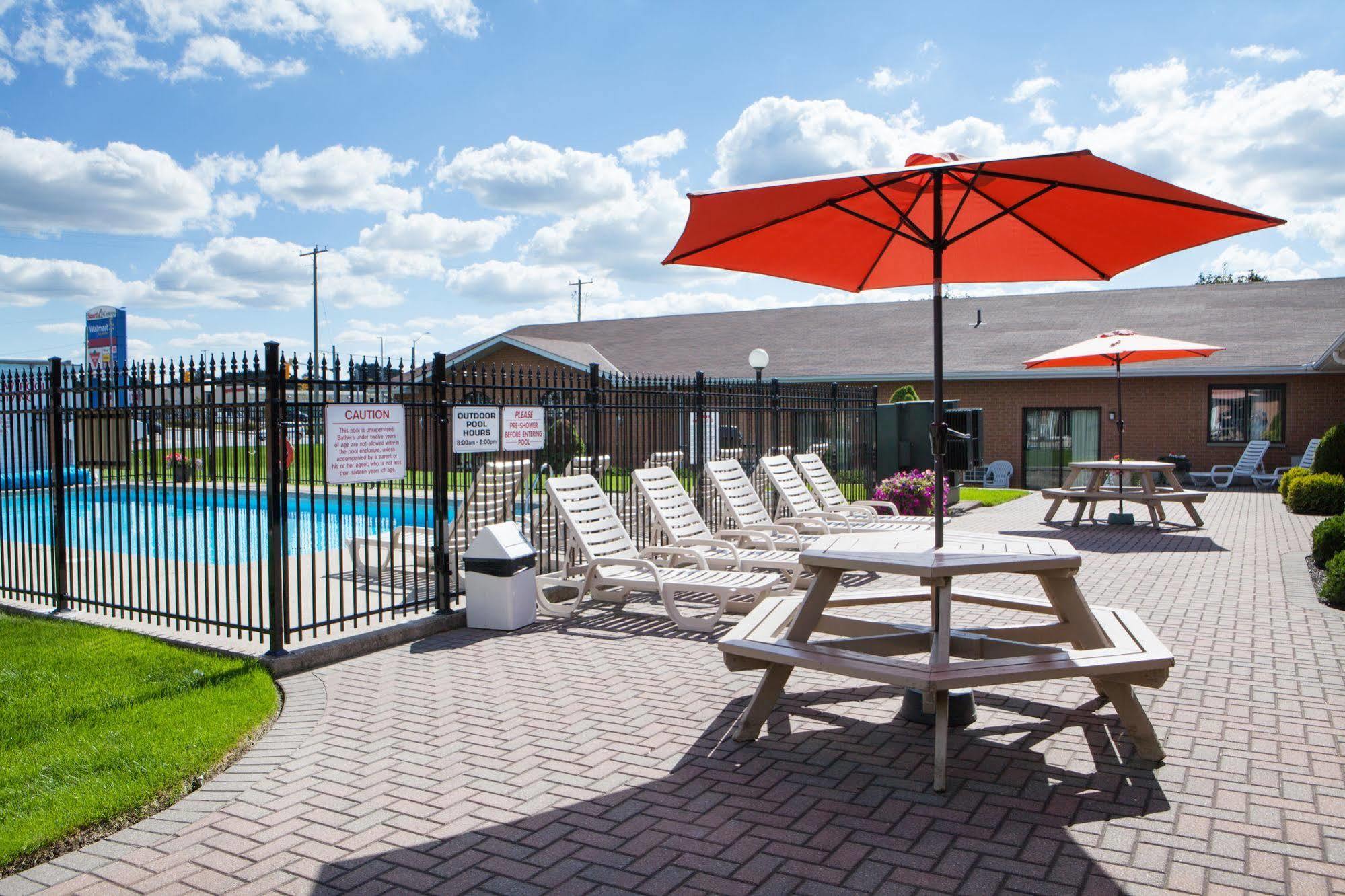 Super 8 By Wyndham Port Elgin Hotell Exteriör bild