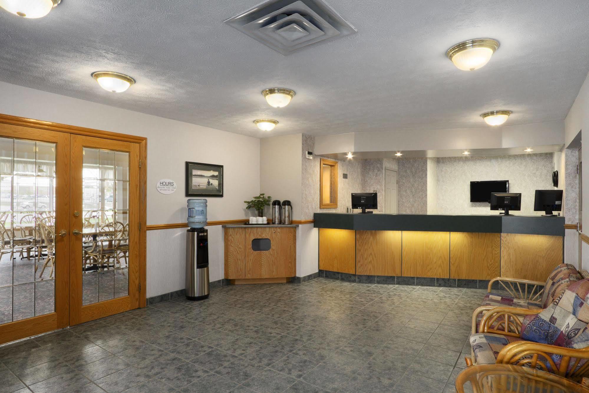 Super 8 By Wyndham Port Elgin Hotell Exteriör bild