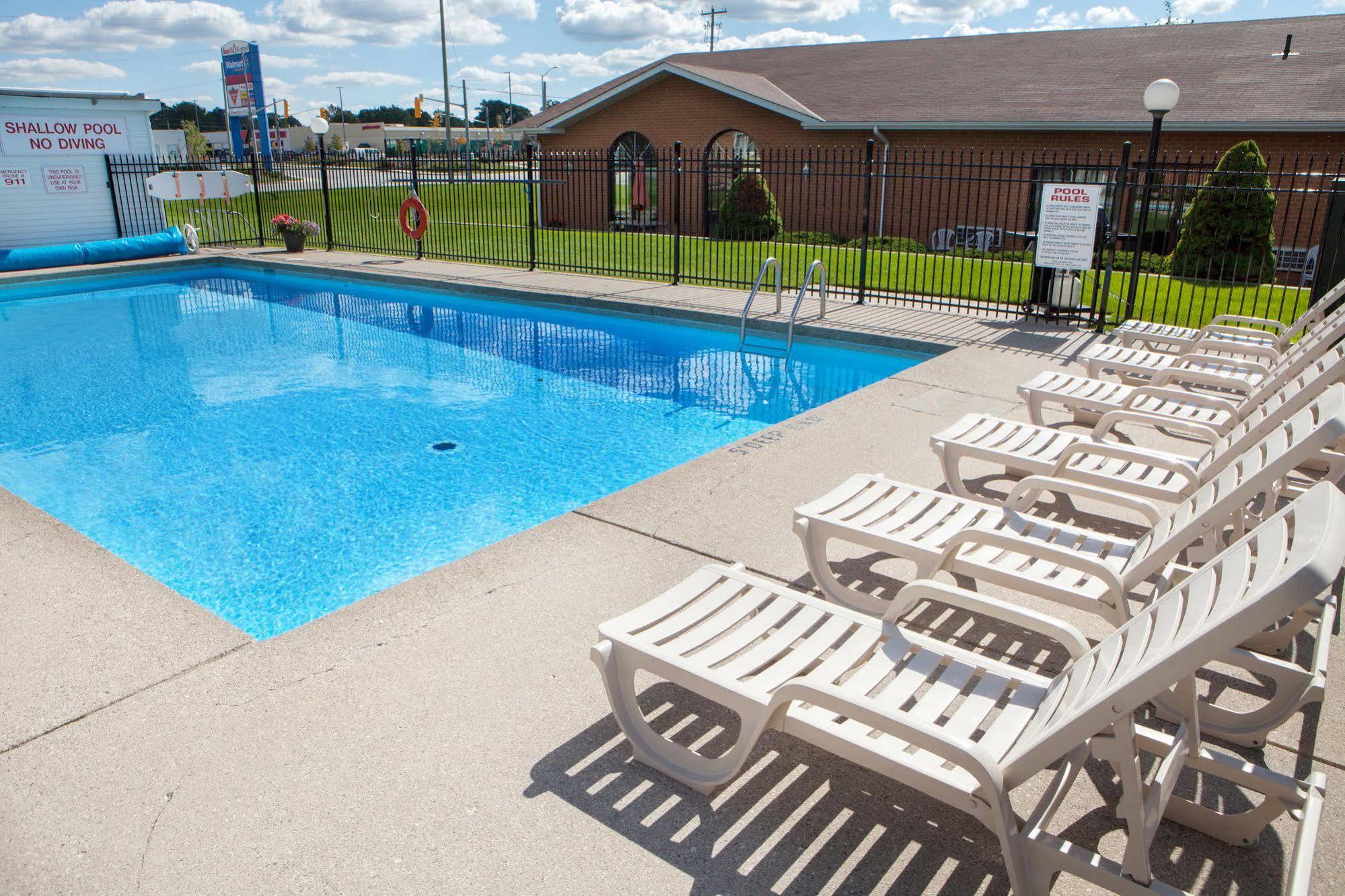 Super 8 By Wyndham Port Elgin Hotell Exteriör bild